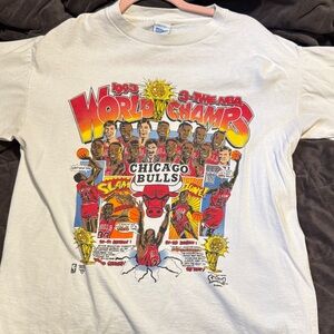 VINTAGE Chicago Bulls 1993 World Champs Graphic Tee - White/Red/Yellow